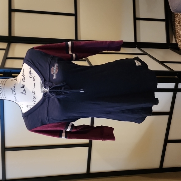 Harley-Davidson Tops - Harley Davidson black, burgundy white stripe (M)